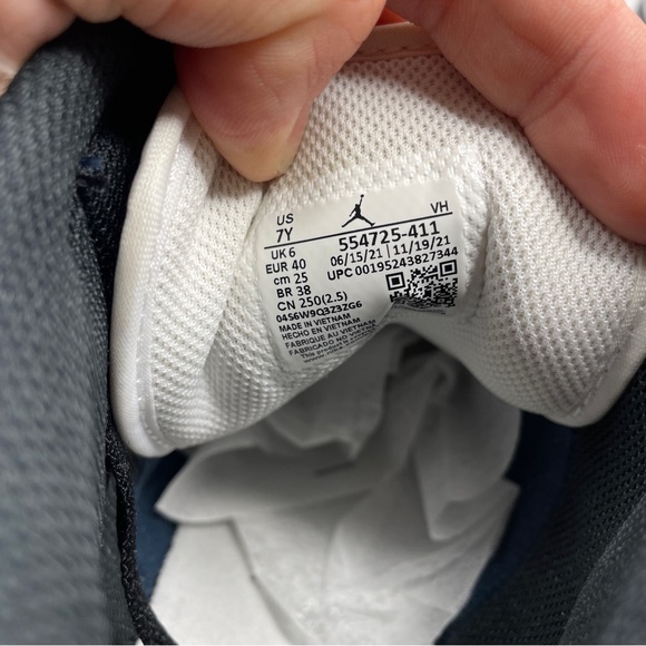 Nike Air Jordan 1 Retro Mid GS “Armory Navy” 2023 - Picture 6 of 7